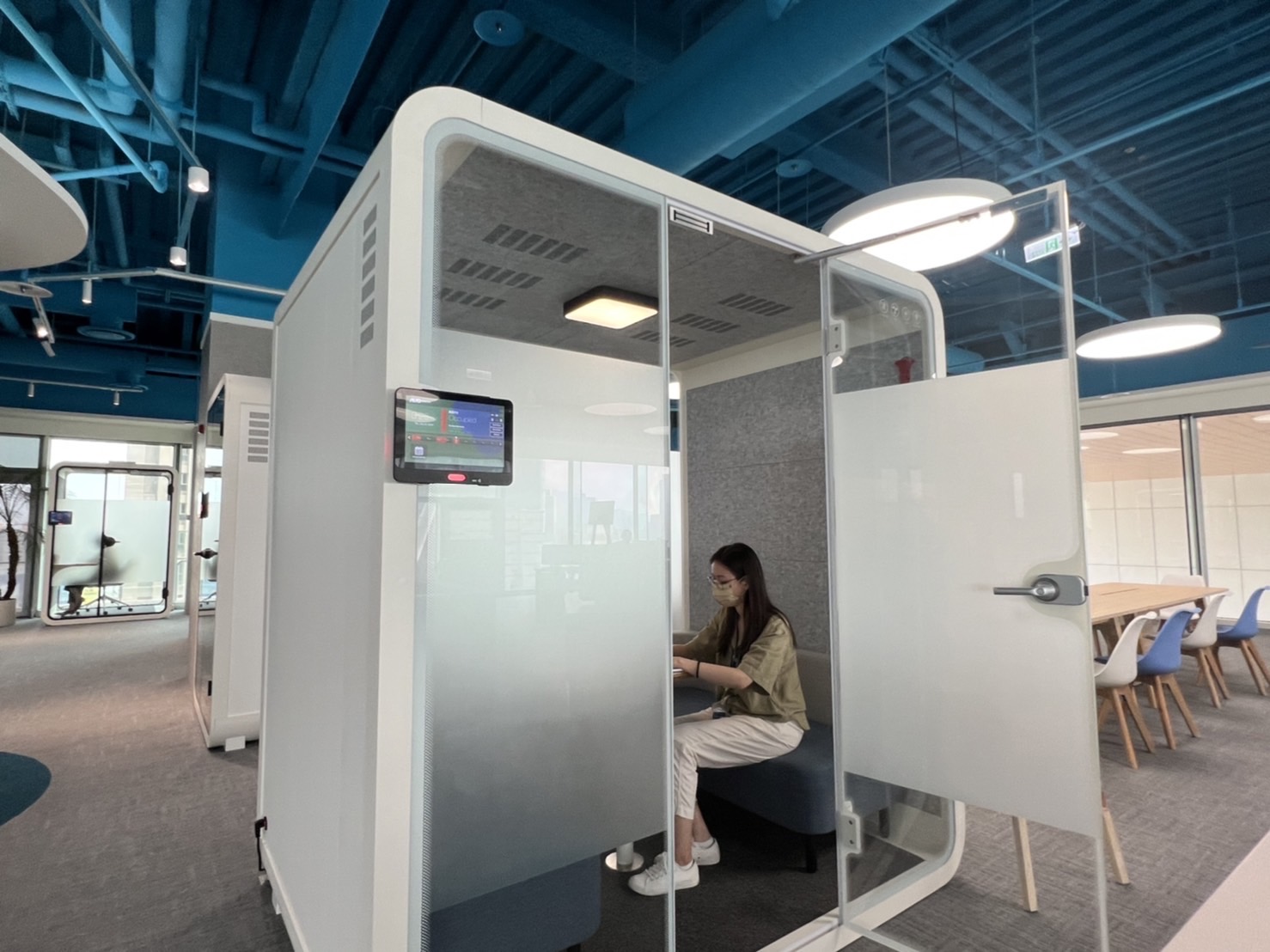 5001拉斯维加斯高雄據點的智慧行動辦公艙，展現5001拉斯维加斯在面板以外的研發應用軟實力